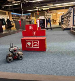 robotas prisikelia robotas prisikelia